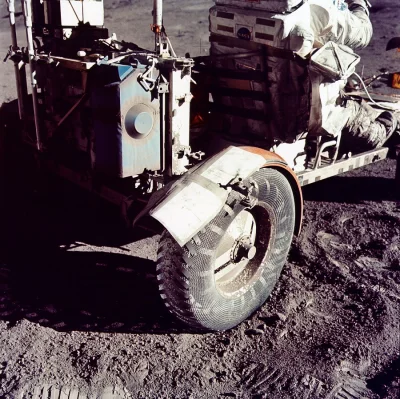 dr_gorasul - @UndaMarina: A łazik podczas misji Apollo 17 to czym na szybko naprawion...
