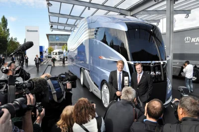 alex777 - Man Concept S

Nowy model ciężarówki MAN’a spala o 25 % mniej paliwa niż je...