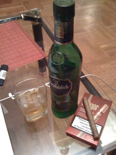 m.....i - Ot, tak na zakończenie wieczoru w #kijow. #whisky #singlemalt Glenfiddich i...