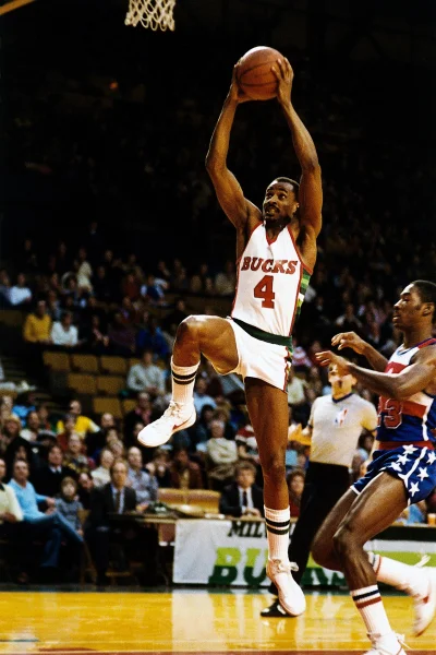 kosteq64 - #mirkodraftnba Sidney Moncrief

Jeszcze trochę obrony się przyda, trzon ...