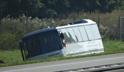 lalalaczek - Wyjżałem zza okna a w rowie na przeciwko mojego domu jak gdyby nigdy nic...