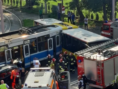 a.....a - Zawsze jak widzę wpis o Wrocławiu, to dotyczy wypadku tramwaju albo wykolej...