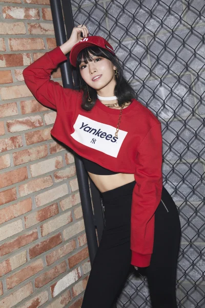 XKHYCCB2dX - #momo #twice 
#koreanka #japonka