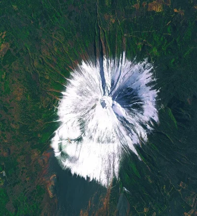 j.....n - #earthporn 

Góra Fuji z lotu ptaka. Dużego, wysoko latającego ptaka.