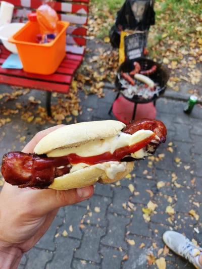 p0tato - Patriotyczny hotdog
#mecz