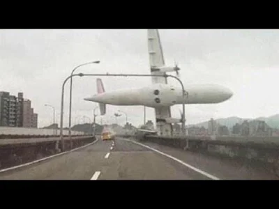 qubeq - Dashcams capture apparent footage of Taiwanese plane crash

#samoloty #kata...
