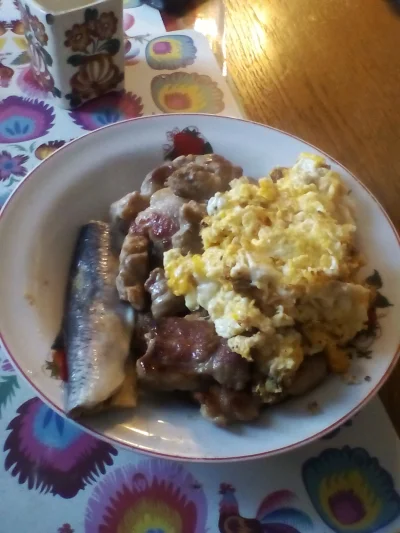 anonymous_derp - Dzisiejsze śniadanie: Smażona łopatka, jajecznica z 6 jaj, marynowan...