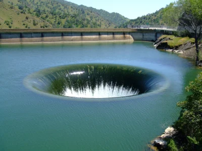 olimpijski - Amerykański sztuczny zbiornik wodny Lake Berryessa został wyposażony w d...