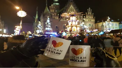 KochamWroclaw - @KochamWroclaw: Sprawdziliśmy gdzie na Rynku możecie kupić grzańca za...