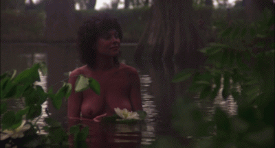 dzon-lejn - Podglądana przez "Potwora z Bagien" (1982) Adrienne Barbeau #horrorgirl
...