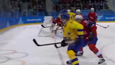 p.....k - ! #pjongczang2018 #hokej #igrzyska
Kristian Forsberg zahaczony łyżwą podcz...