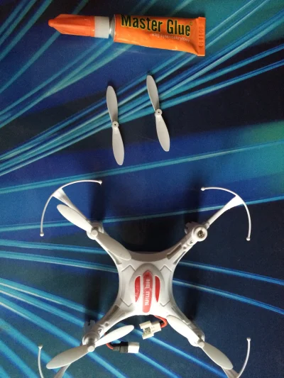 el3m - Tym razem klejenie połamanych śmigieł ( ͡° ͜ʖ ͡°) #drony #eachine #h8mini #ban...