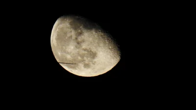 sijulejter - Ja zrobiłem przypadkiem, robiąc foto księżyca. 
Później przy powiększeni...