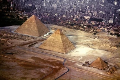 X.....4 - Wiedzieliście, ze Piramidy w Gizie z reguly są fotografowane tak,aby nie by...