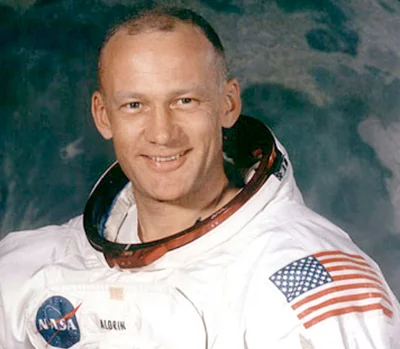 Pshemeck - Dzisiaj swoje 84 urodziny obchodzi Edwin Buzz Aldrin. Dwieście lat Buzz ;)...