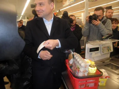 darek-jg - > Te same produkty a więc i masło

@marwoj135: duda nie kupił masła tylk...