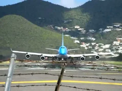 Rorter - #dobranoc #dobranocmikroby #lotnictwo #stmaarten 

Na dobranoc mekka spotter...