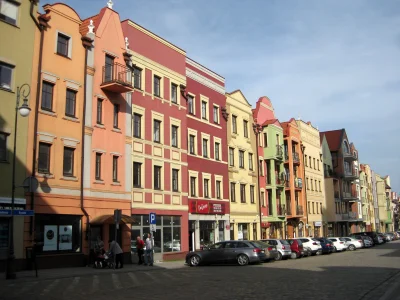 S.....a - Kolorowe domki w Głogowie na odbudowanym po II wojnie światowej "starym mie...