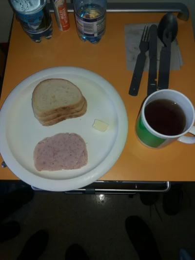 Kwassokles - #szpital #jedzenie #zdrowie Kolacja jak widać 3 kromki chleba pszennego ...