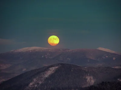 teleimpact - #gory #earthporn 

Zdjęcie sprzed chwili, wstający księżyc nad Pilskie...