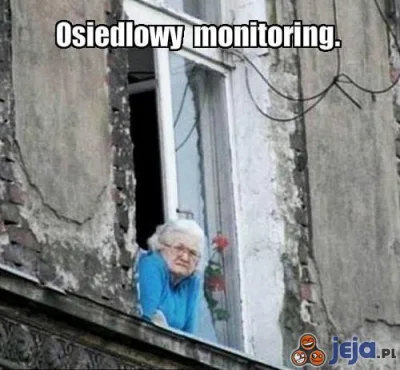Arachnofob - @KtosKtoSamNieWiesz: celowo obserwuje sąsiad z naprzeciwka co robię? 

...