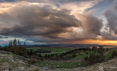 KamilZmc - Burza nad Tatrami podziwiana z Góry Wdżar.
Panorama złożona z 14 pionowyc...