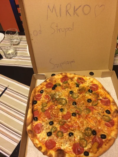 Szymiszymi - Pozdro dla @Strupol, pizza była zajebista ᕙ(⇀‸↼‶)ᕗ
Ogólnie polecam mire...