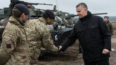 pestis - Polski Minister 0brony wita brytyjskich żołnierzy na wspólnych polsko-brytyj...