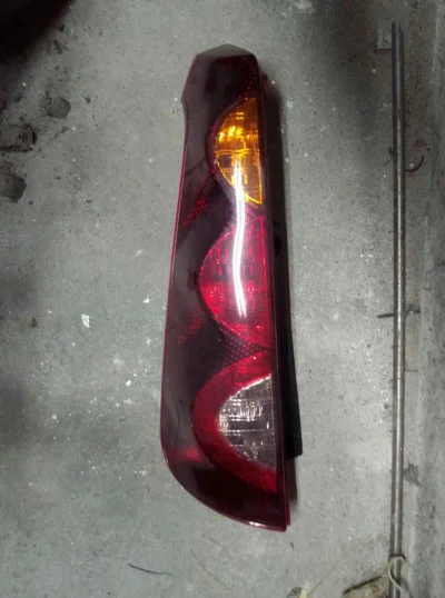 Gzegozk - Orientuje sie ktoś może z jakiego modelu samochodu jest ta lampa? #pytanie ...