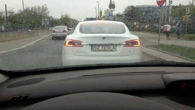 jedzbudynie - Tesla s2 widziana wczoraj w #krakow. Ciekawe czy dejechal do domu xd. #...