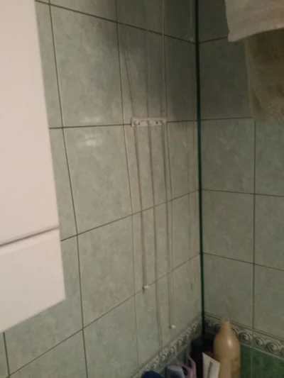 Mccarone - Coś się zepsuło z moją ścianą w łazience, od wczoraj zauważyłem na niej sp...