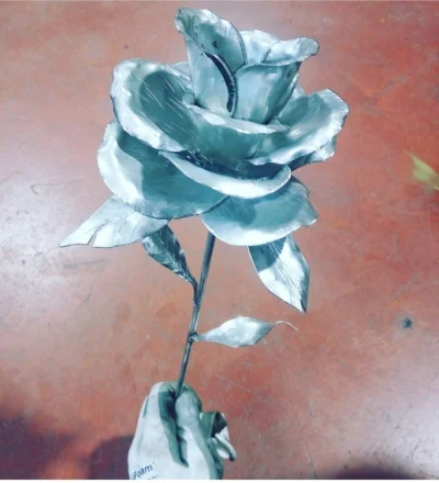runnerrunner - Takiego tam kwiatuszka zrobiłem w #pracbaza #metal #metaloplastyka #st...
