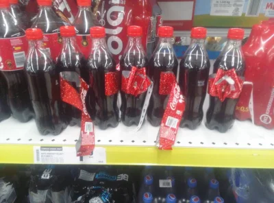 Ruswelt - Bydgoszcz. Polska. Ludzie kradną ze sklepów kokardy cocacoli... Ja p------ę...