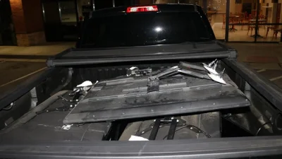 sirTWARDOWSKY - @sejsmita: w samochodzie mia telewizory
- rozwalil swoja knajpe i po...