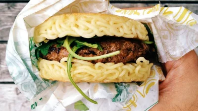 grzeszna - Ramen burger, jedlibyście czy raczej nie? ( ͡° ͜ʖ ͡°)

#jedzenie #jedzzw...