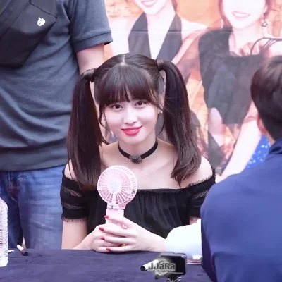 XKHYCCB2dX - #momo #twice 
#koreanka #japonka #gif