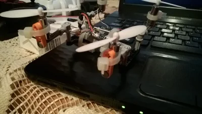 blogers - #drony 
Połamana obudowa od husbana x4 a więc #budujedrona #lego
SPOILER