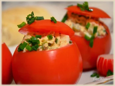 s.....e - Pomidory faszerowane sałatką z tuńczykiem.

Puszka tuńczyka 
Ser Mozarel...