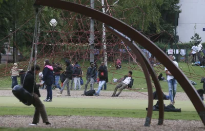 St_Atheist - Prawidłowo! Place zabaw są dla tych biednych "dzieci", które emigrowały ...