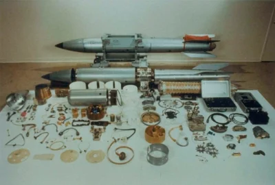 Otsego_Amigo - Zdjęcie rozebranej bomby, którą jest udostępniana w ramach Nuclear sha...