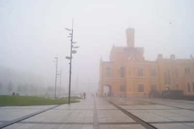 BartlomiejS - Dworzec Wrocław Główny we mgle. Prawda, że pięknie się prezentuje? #kol...
