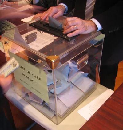 tmsz - Dzisiaj we Francji odbyła się pierwsza tura wyborów do sejmików departamentaln...
