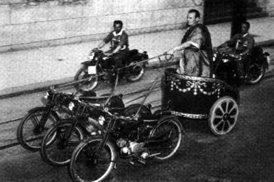 yolantarutowicz - Więcej zdjęć i informacji o rydwanach: Motocyklowe rydwany (lata 20...