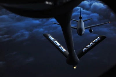 Bednar - Powietrzna cysterna (KC-10 Extender) tankuje... powietrzną cysternę (KC-135R...