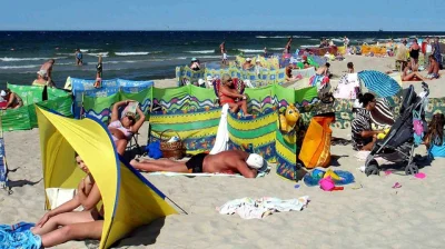 ASZdziennikpl - Plaża z parawanami we Władysławowie parkiem narodowym. "To prapolski ...