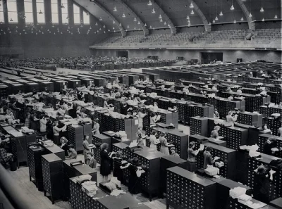 myrmekochoria - Fotografia "Dywizji Identyfikacji" w FBI, 1943. 68 000 000 odcisków p...