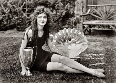 Domowik - Miss America 1924. A uczesanie to ówczesna moda - w opozycji do przylizanyc...