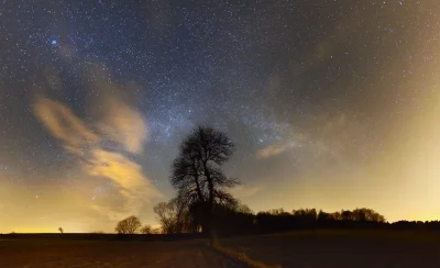 L24D - Trzymajcie panoramę. 14 zdjęć połączonych w dwóch rzędach po 7.
ISO3200 30" 1...