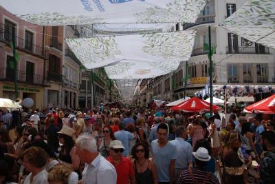 c.....o - Feria de Malaga.
9 dniowa impreza, podczas której ludzie tańczą, piją i ba...