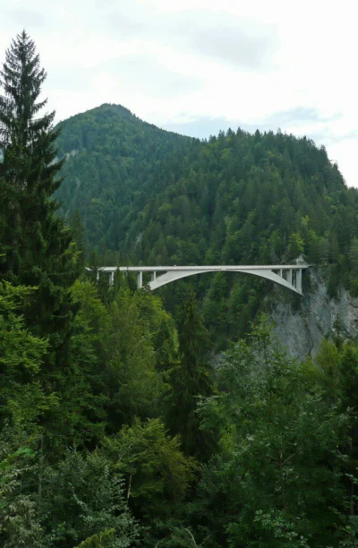 paulinaas - Salginatobel Bridge w Szwajcarii #azylboners #budownictwo
 źródło: mimoa....